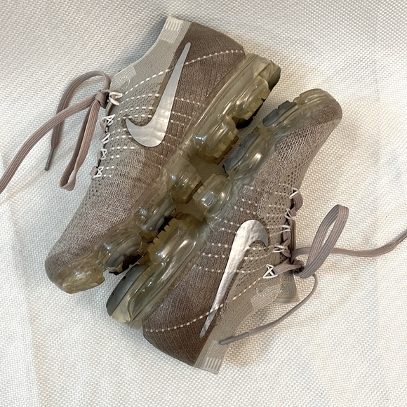 Nike Women’s Vaparmax Flyknit Chrome Sunset Glow Size 6.5 - Picture 4 of 13